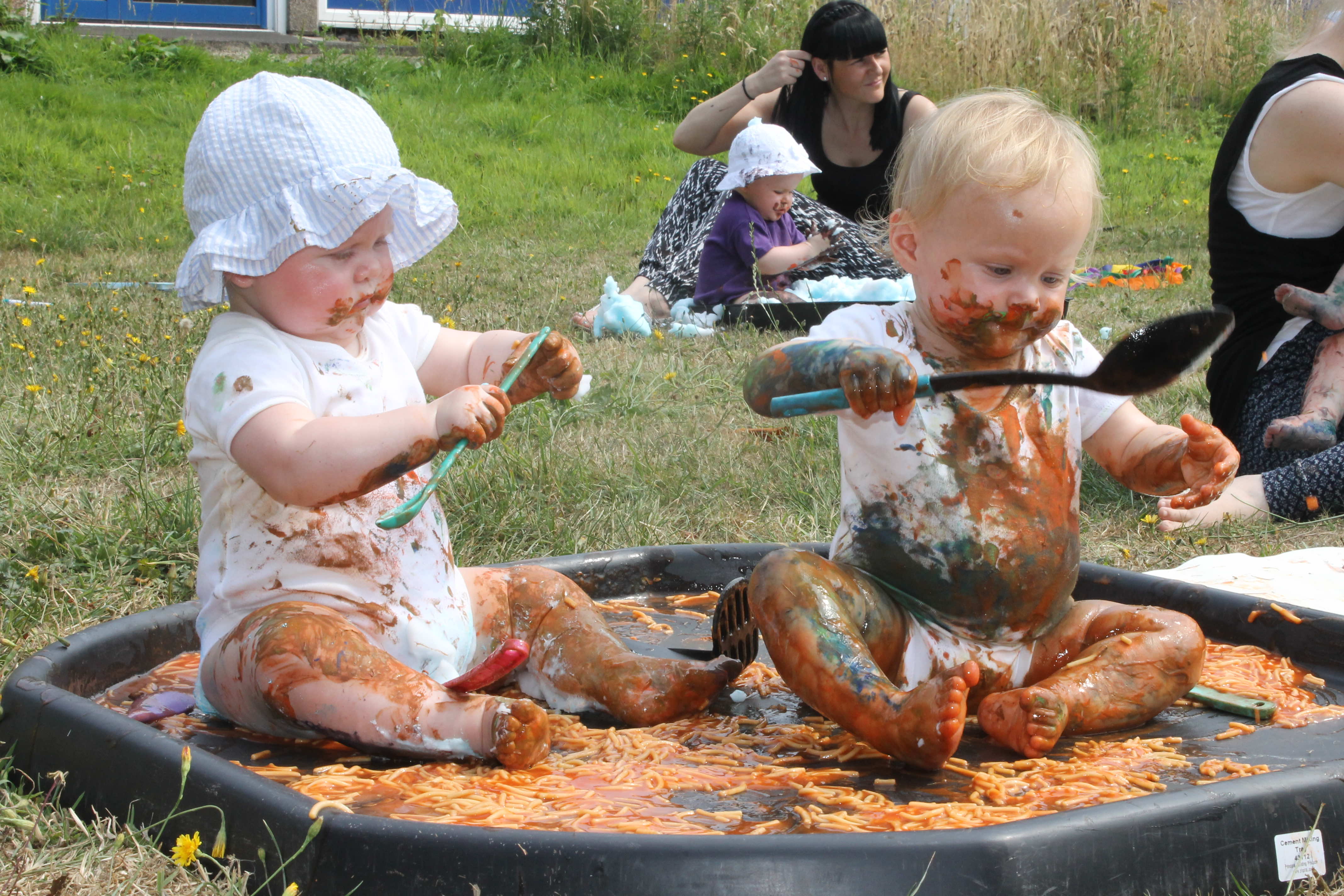 Low Fell Messy Play